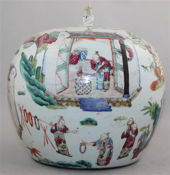 A Chinese famille rose jar and cover, 19th century, 24cm